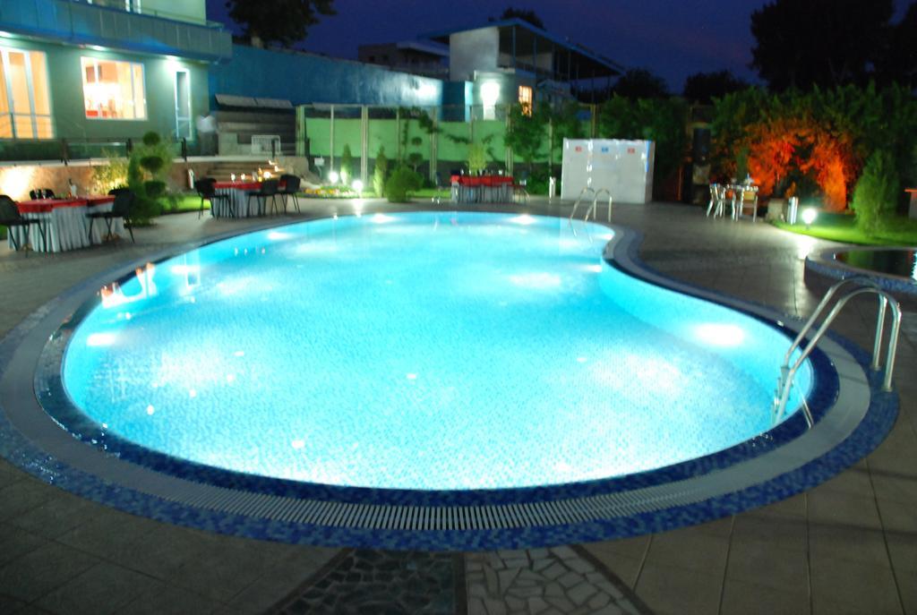 סמרקנד Advantage Hotel מראה חיצוני תמונה